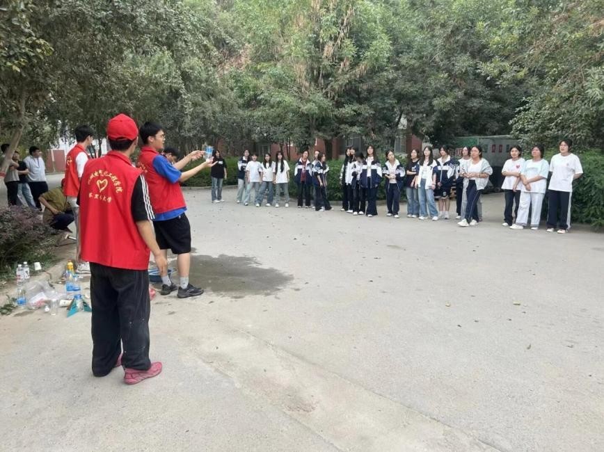 趣味实验进校园 科学知识看得见——塔里木